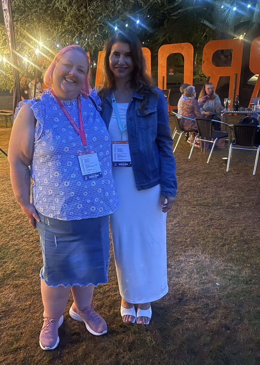 AAChaudhuri's tweet image. Finally caught up with the gorgeous @lilmissmorfett last night after we kept missing each other! Great to chat, Donna 💕 📚 #TheakstonsCrime @HarrogateFest