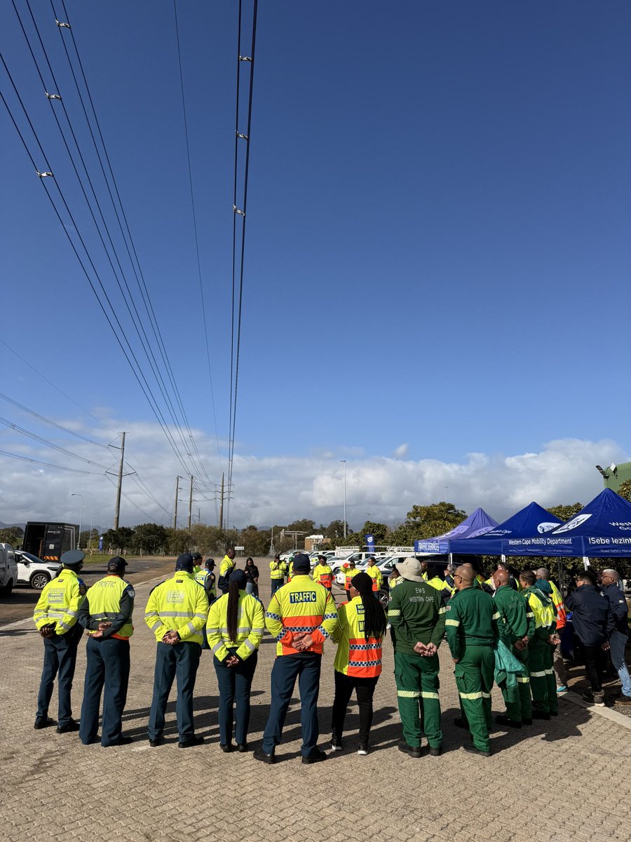 IsaacSileku's tweet image. ๐ Mandela Day in Action at Somerset West!
We handed over freight gift packs at the Somerset West Weighbridge to support truck drivers who keep our economy moving. Small acts, big impact, driving change one pack at a time. ๐๐
#MandelaDay2025 #FreightSupport #MobilityForAll
