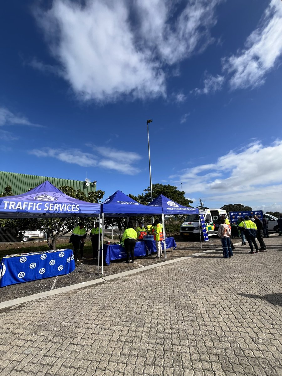 IsaacSileku's tweet image. ๐ Mandela Day in Action at Somerset West!
We handed over freight gift packs at the Somerset West Weighbridge to support truck drivers who keep our economy moving. Small acts, big impact, driving change one pack at a time. ๐๐
#MandelaDay2025 #FreightSupport #MobilityForAll