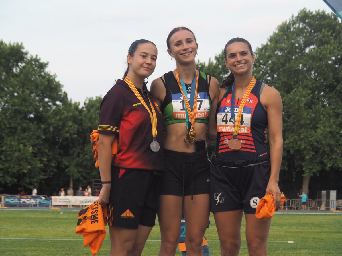 😍😍

Tres medalles del club en la 1a jornada del Campionat de Catalunya absolut

🥈 Aida Alemany 3.000 obstacles
🥉 Laura Torres 3.000 obstacles
🥉 Carla Español 100 m

Avui, seguim! 🔶🔷