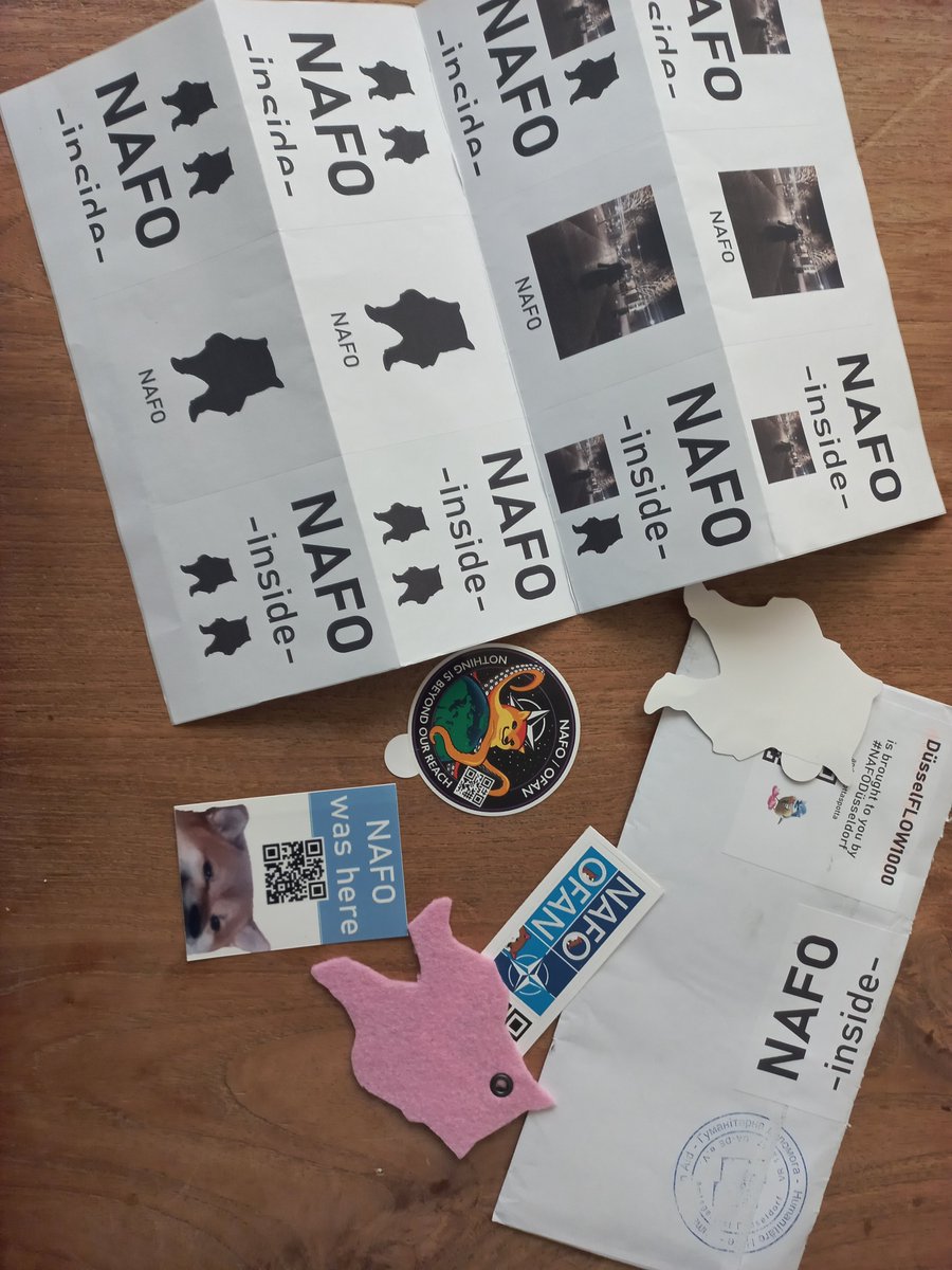 Marieke22894675's tweet image. Look what I got in the mail yesterday. Thank you so much @hottaspotta. 💙💛