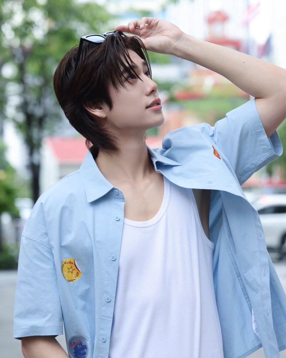 phuwinthang's tweet photo. The sun is still shining in this rainy day! I want to carry sunscreen that knows my skin with me everywhere. 🥰 https://t.co/4zA02ogbGO
