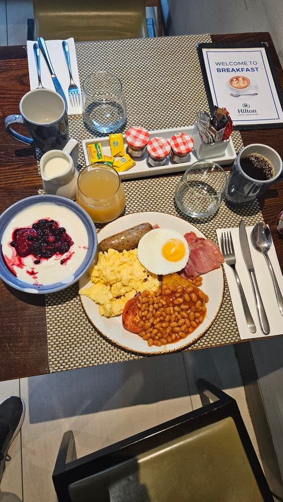 h_hkan's tweet image. Good morning from London 🇬🇧
Having a a full English Breakfast at The Hilton Canary Wharf hotel 👍
#Hilton #London