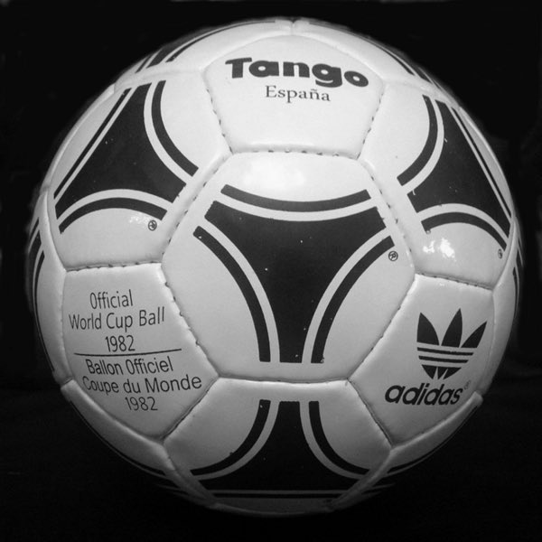 CFclassics's tweet photo. The adidas Tango. 

When it comes to classic footballs, this is still the king. https://t.co/eX9qt2kYmk