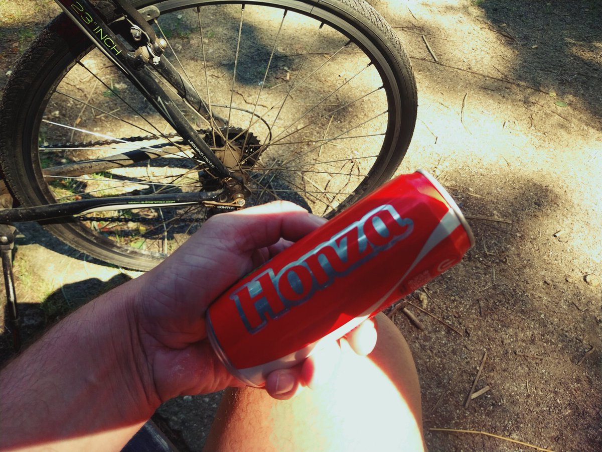 Už začíná být pěkný vedro. ☀️ občerstvení musí být... 😜😃 #HSnakole #CocaCola