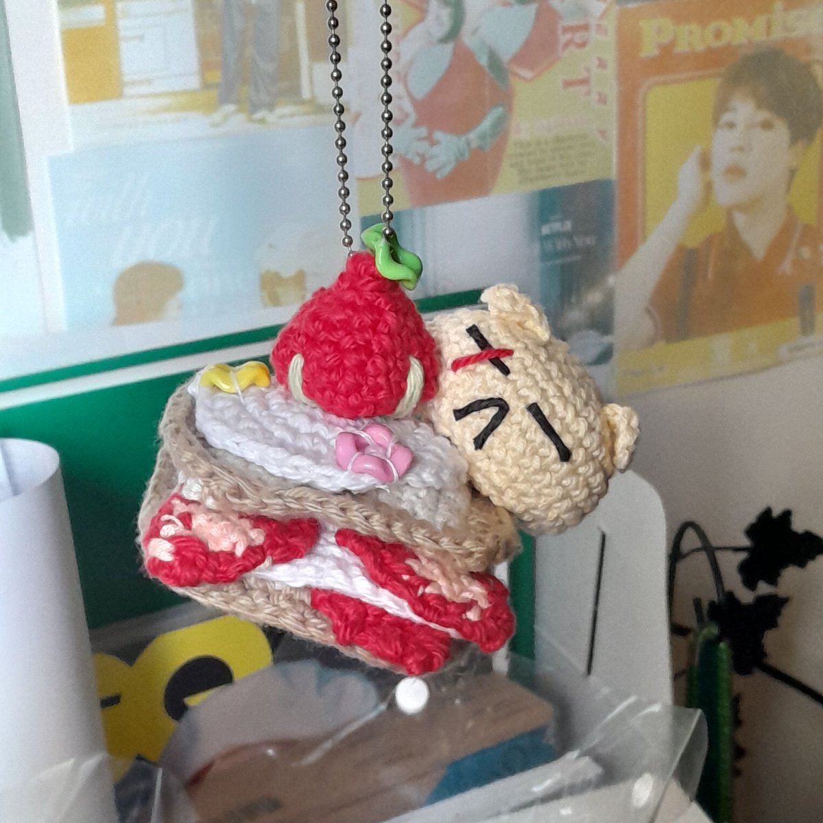 yiluvtae's tweet image. — shop update 🍀🍡
agust d cake keychain
price: ₹750 / $8.70
retweets are appreciated 🥖
