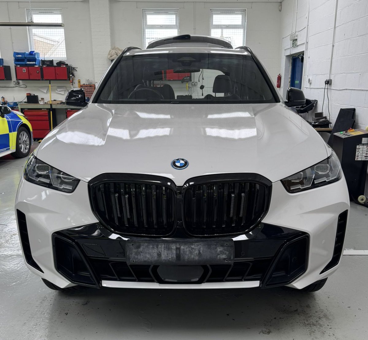 t_riple9's tweet image. Last night: 💃 Disco lights
This morning: 🚨 Blue lights
No fry-up, no mercy, just straight into #BMW conversion mode.
Still sweating glitter, now fitting sirens🚨. Thats balance.. (and overtime 😜)
#FromDiscoToDuty #BlueLightLife #Triple9 #BMWBuild #EmergencyServices