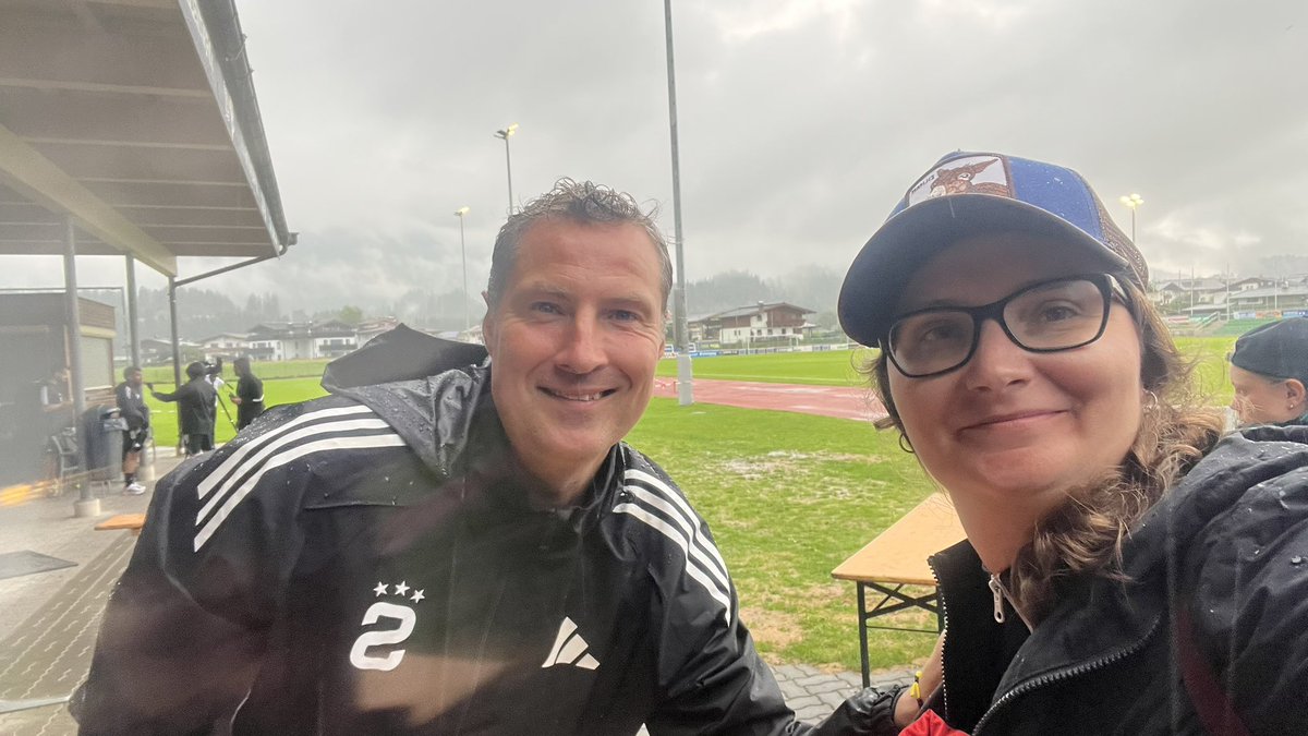 Když je těžkej a deštivej začátek, o to víc si užiješ prosluněný konec.
Po víceméně virtuální sezoně se těším zase na stadion za Spartou, za kamarády. Let´s go Sparta 2025/26! 💙💛❤️