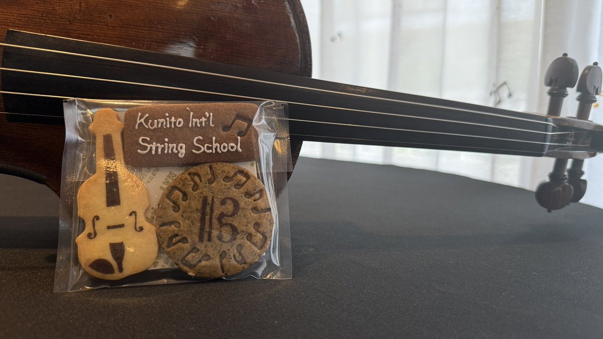 クニトInt’lストリングスクールのオリジナルクッキーが可愛すぎる🍪🎶
ヴァイオリンと音符に癒されました！ありがとうございます☺️
#クニトヴァイオリン #音楽とおやつ