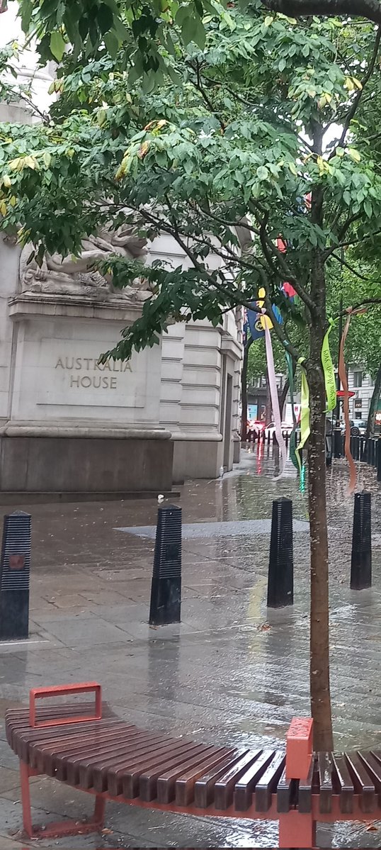 Emhturt's tweet image. few more pictures of the ribbons outside Australia House yesterday light green, turquoise,pink,pinky brown & dark green ribbons for Alison if anyone is passing please add more colours & messages for Alison ❤