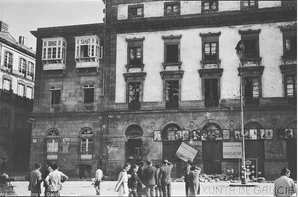 O  20/7/1936 era bombardeado polos golpistas o teatro Rosalía de Castro. Nos anos 30 o Teatro Rosalía, alén da actividade cinematográfica e escénica recollera multitude  de iniciativas culturais e políticas de colectivos republicanos, nacionalistas, socialistas e libertarios...-&gt;