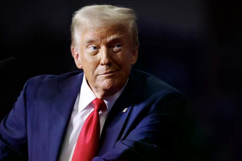 UATV_en's tweet image. U.S. President Donald Trump claimed that the BRICS alliance is losing influence after he threatened to impose an additional 10% tariff on countries within the bloc.
According to the American president, BRICS countries “wanted to challenge the dollar.”