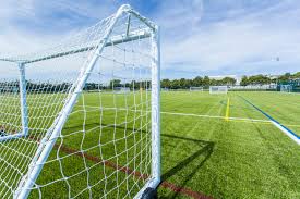 Kenny9Saunders's tweet image. £18 a day or £90 a week for a football camp ?? 
What happens to all those kids who&apos;s parent can&apos;t afford this ? simple they don&apos;t attend, money should never be a barrier to play football @savegrassroots