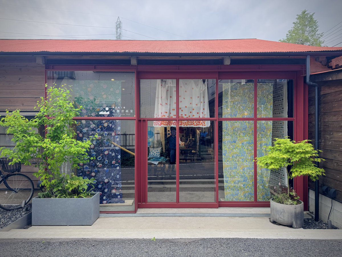 blnk_o's tweet image. 先日八王子の奥田染工場にてテキスタイル展示でドレスを展示しました