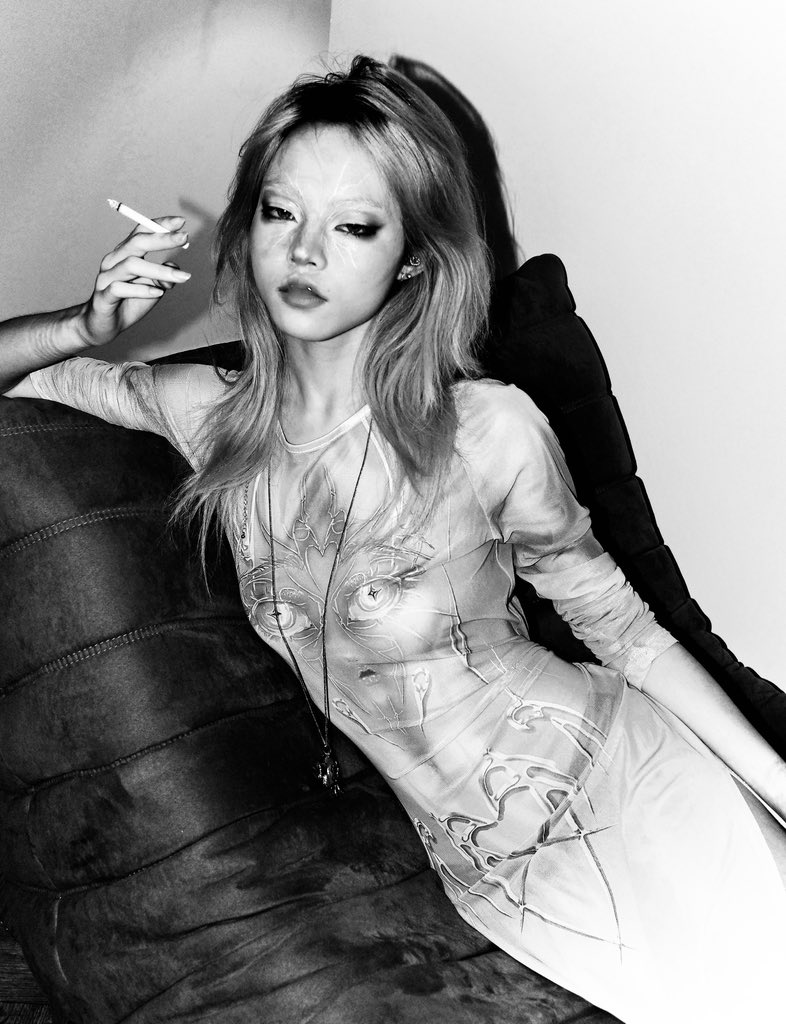 吸烟女郎
👩<a href="/Toni59847077/">徒手劈大缸</a> 
📷<a href="/Leviii2586/">上川纯一</a>