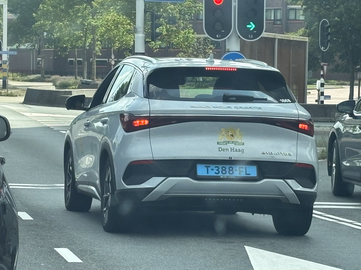 Als je weet wat er geopolitiek speelt is het des te onvoorstelbaarder dat je als gemeente Den Haag dan AV070 (WMO vervoer) taxi’s laat rijden in Chinese auto’s.