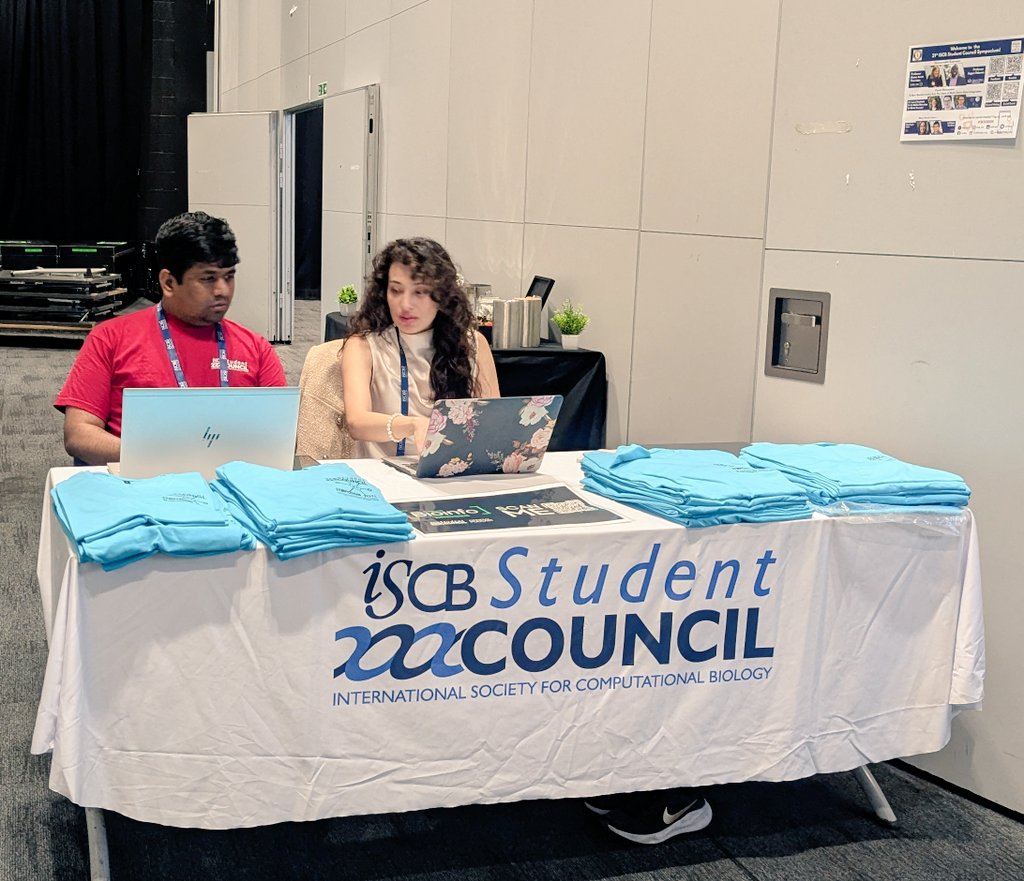 propicee's tweet image. So happy to start #ISMBECCB2025 start with #SCS2025.@iscbsc being busy welcoming delegates! #education #bioinformatics