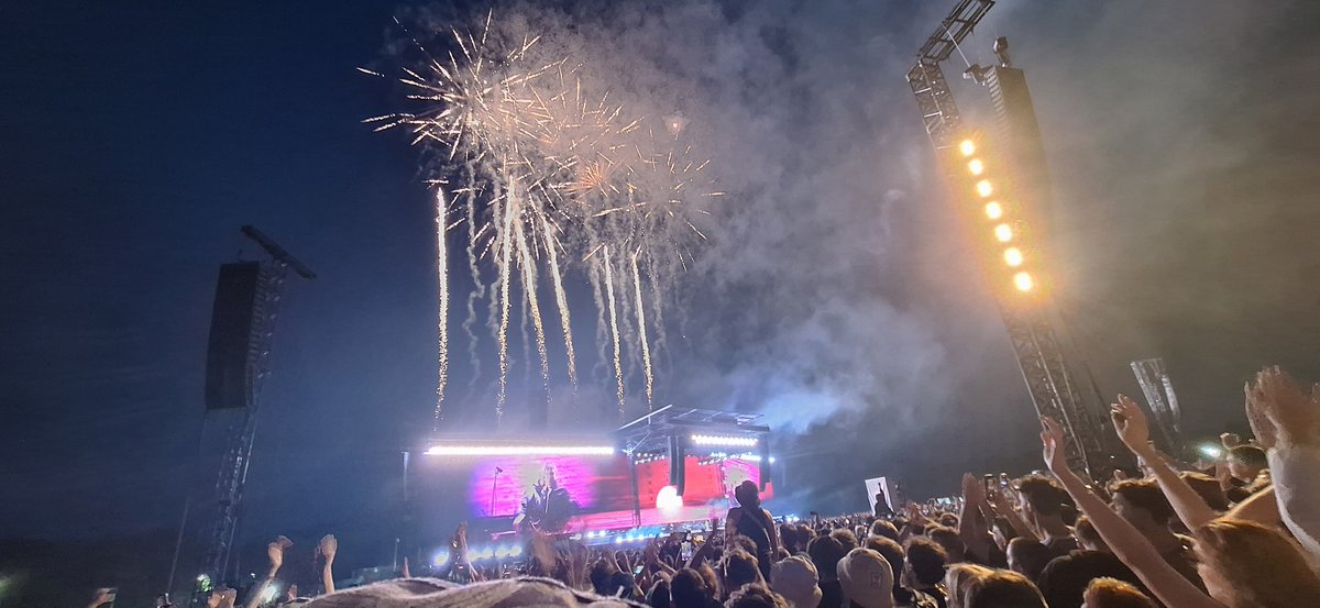 Oasis yesterday,  not very often I'm speechless,  phenomenal 
#OasisManchester #oasislive25 #oasis