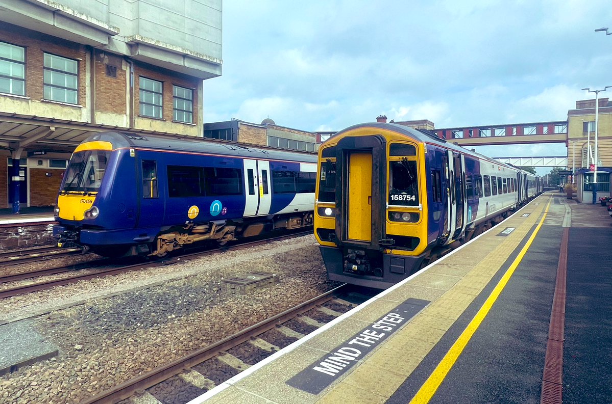 Alex Hornby (@alexhornbyrail) on Twitter photo Good morning and welcome to Sunday! Weโre on board the on time 0952 from Harrogate to Leeds, with our very chirpy driver Tim in charge. Thanks for the chat and to hear how happy you are at Northern, Tim!
<a href="/northernassist/">NORTHERN ๐</a> ๐ Good morning and welcome to Sunday! Weโre on board the on time 0952 from Harrogate to Leeds, with our very chirpy driver Tim in charge. Thanks for the chat and to hear how happy you are at Northern, Tim!
<a href="/northernassist/">NORTHERN ๐</a> ๐