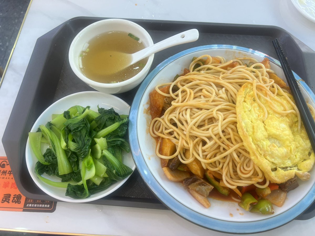 AndyBxxx's tweet image. Another cheap food I REALLY love in China: 土豆牛肉盖浇 (potato and beef on noodles), with a fried egg on top, a side of vegetables (.40 cents) and their amazing beef broth soup.
I also eat it with raw garlic that I nibble at.
This is real comfort food!
US$4
