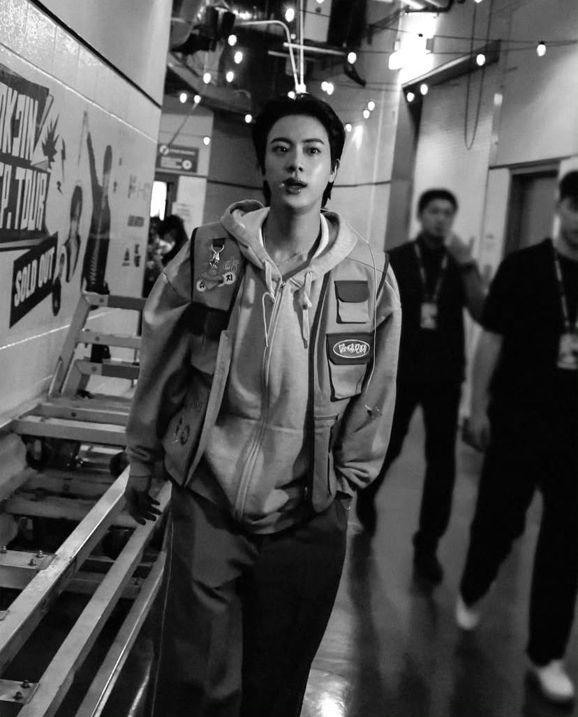 jinniesarchives's tweet image. HANDSOME BOYFRIEND