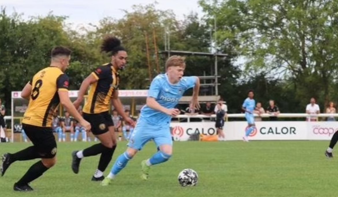 📸 || George Shepherd pictured for the U21s during Friday’s win over Leamington.

He signed a two-year scholarship with Cov at the end of June, he was an U18s regular last season and now playing for the U21s. 

He’s only 16. 

One for the future 🌟

#PUSB || #PUSBYouth🐘