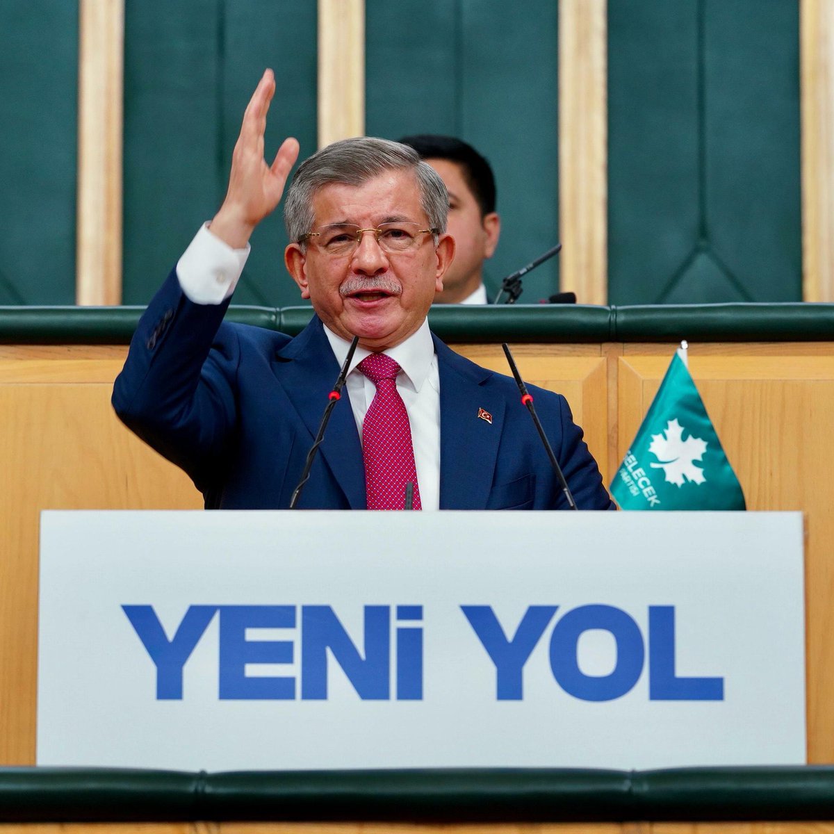 CHP kontenjanından Gelecek Partisi'ne vekil seçilen Selim Temurci ve İsa Mesih Şahin istifa etti.

Gelecek Partisi'nin vekil sayısı 5'e düştü.