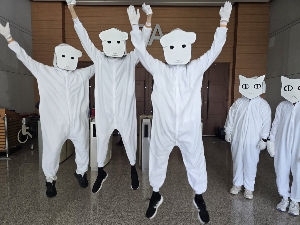 hartmann1607's tweet image. #서코_후기
7서코 토요일 포켓몬 N 일요일 가나디팀코 가나디로 다녀왔어요😉
자꾸 이상한 포즈하는게 저였습니다 아무도 몰랐겠지 후후...
혹시 팀코 사진이 있다면 저나 팀원분들께 디엠으로 부탁드려요🥹🥹
다들 행사 고생 많으셨습니다!!!