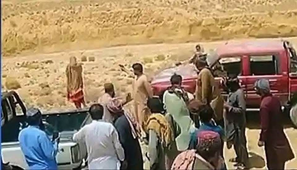 سانحہ بلوچستان 
جس دھج سے کوئی مقتل میں گیا وہ شان سلامت رہتی ہے

موت سامنے دیکھ کر بھی نہ وہ روئی، نہ چیخی، نہ چلائی۔۔۔۔۔
قاتل ہجوم کے سامنے دلیری سے یہ کہتے ہوئے آگے بڑھی کہ " سم ائنا اجازت اے نمے پین ہچ اف" یعنی ۔۔۔۔
“گولی کی اجازت ہے صرف ، اسکے علاوہ کچھ نہیں۔ “