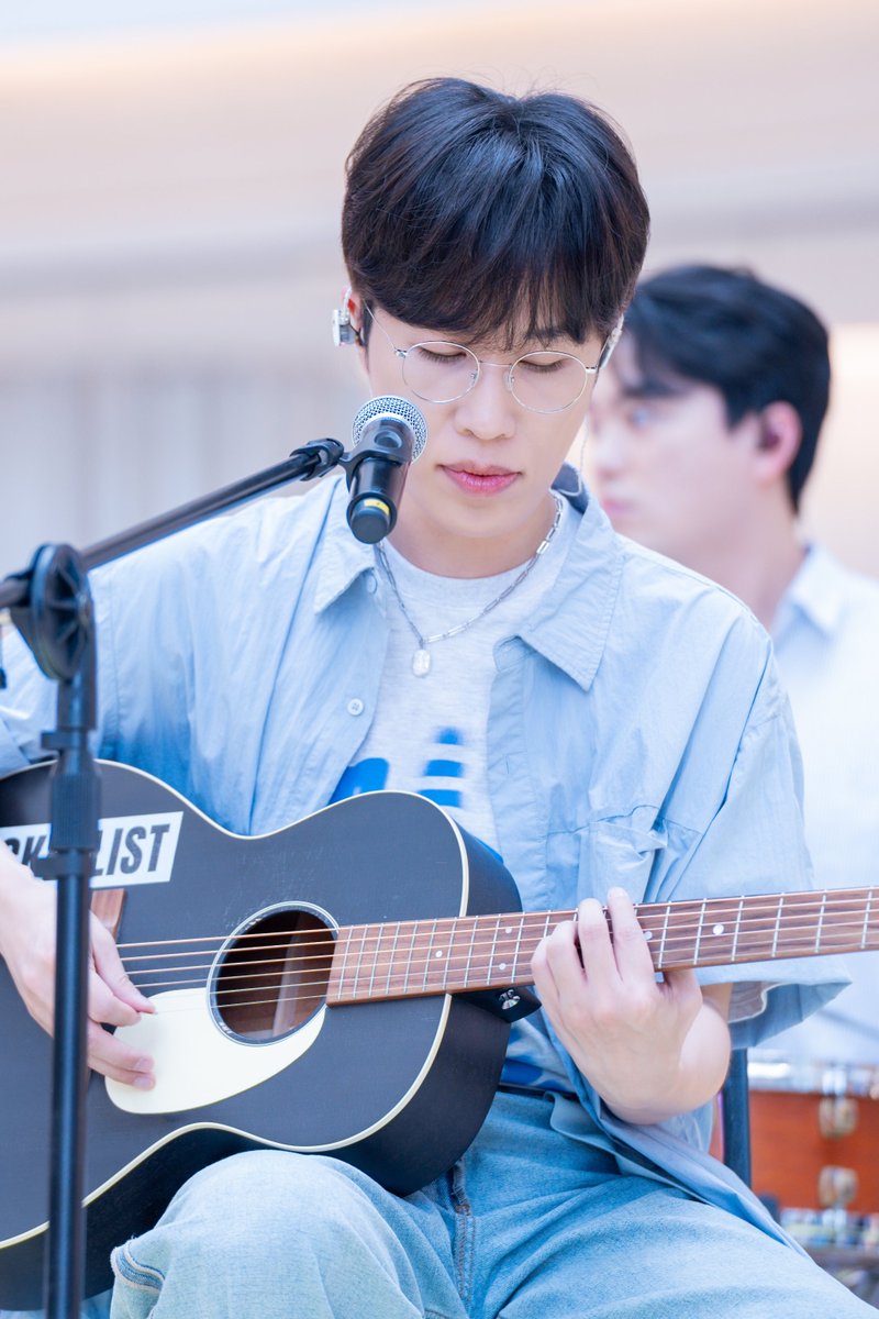 luv_clef's tweet image. 타임스퀘어 미남 등장 ♡