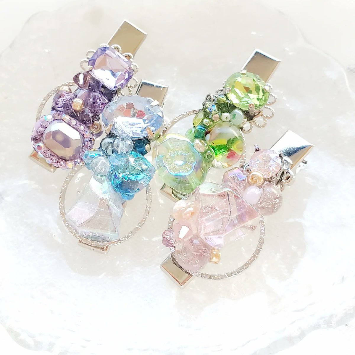 chiam0918's tweet image. こんばんは🌛*゜
昨日からchia clip vol.1販売開始しましたがたくさんの方が見て下さり嬉しいです🥰🥰
本日もminneからあいことばクーポンが出ております🍀
イヤリングやピアスと一緒にヘアクリップもどうですか?😚
#ハンドメイドアクセサリー
#ヘアクリップ
#minneで販売中