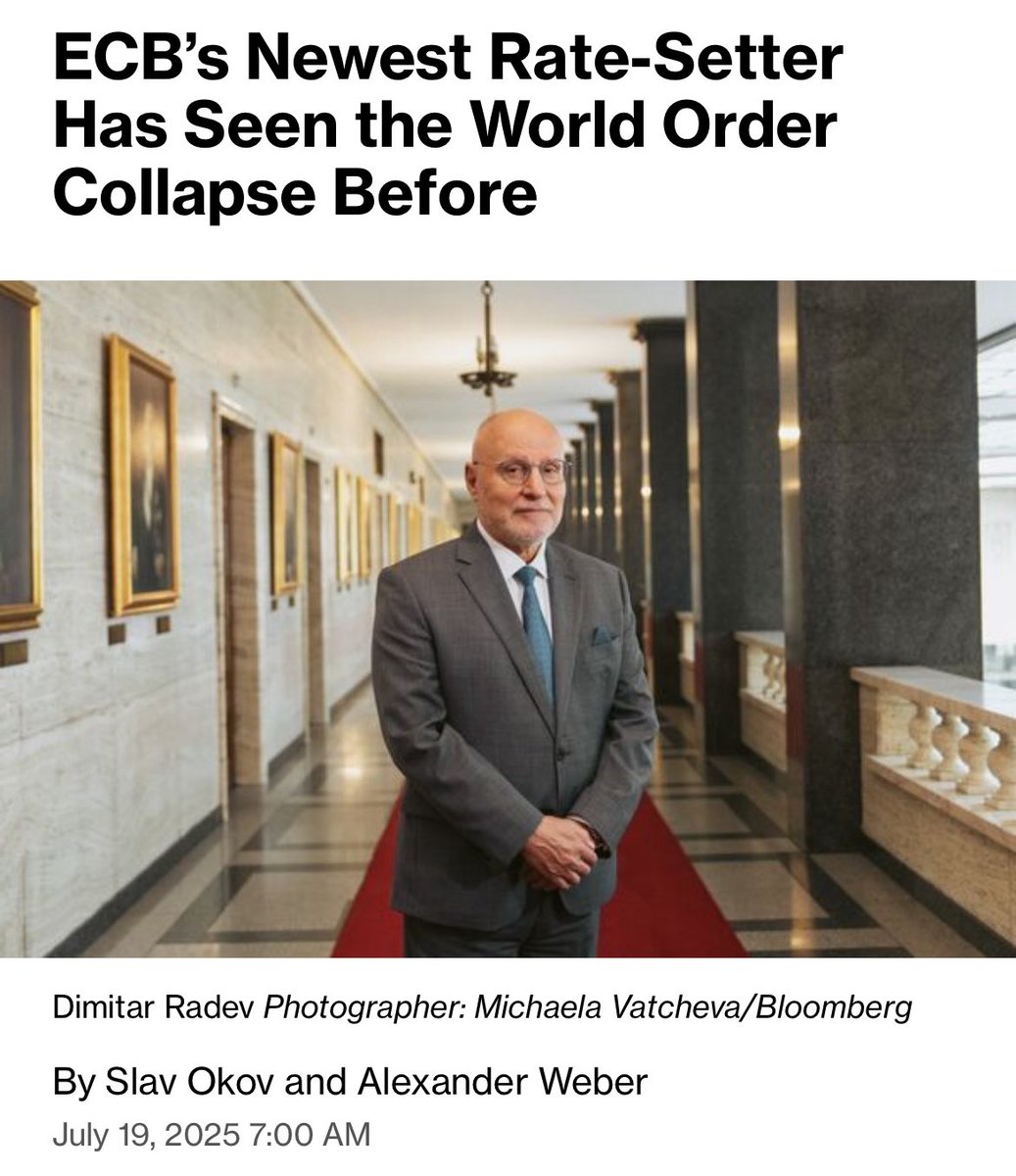 philippilk's tweet image. Bloomberg now openly hinting that the liberal global order is collapsing. They must have gotten a copy of my book! 🌍📉