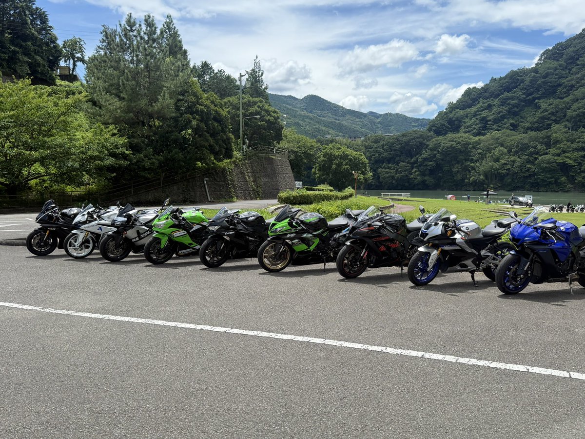 #フルカウルMT
#フルカウルミーティーング
暑い中色んなバイク見れてよかったです!!
じゃんけん大会ではクシタニの帽子頂きました!!大切に使わせて頂きます🙇🏻‍♂️🙇🏻‍♂️
MTに参加された方よかったフォローしてください🙇🏻‍♂️🙇🏻‍♂️🙇🏻‍♂️🙇🏻‍♂️🙇🏻‍♂️🙇🏻‍♂️🙇🏻‍♂️🙇🏻‍♂️🙇🏻‍♂️🙇🏻‍♂️