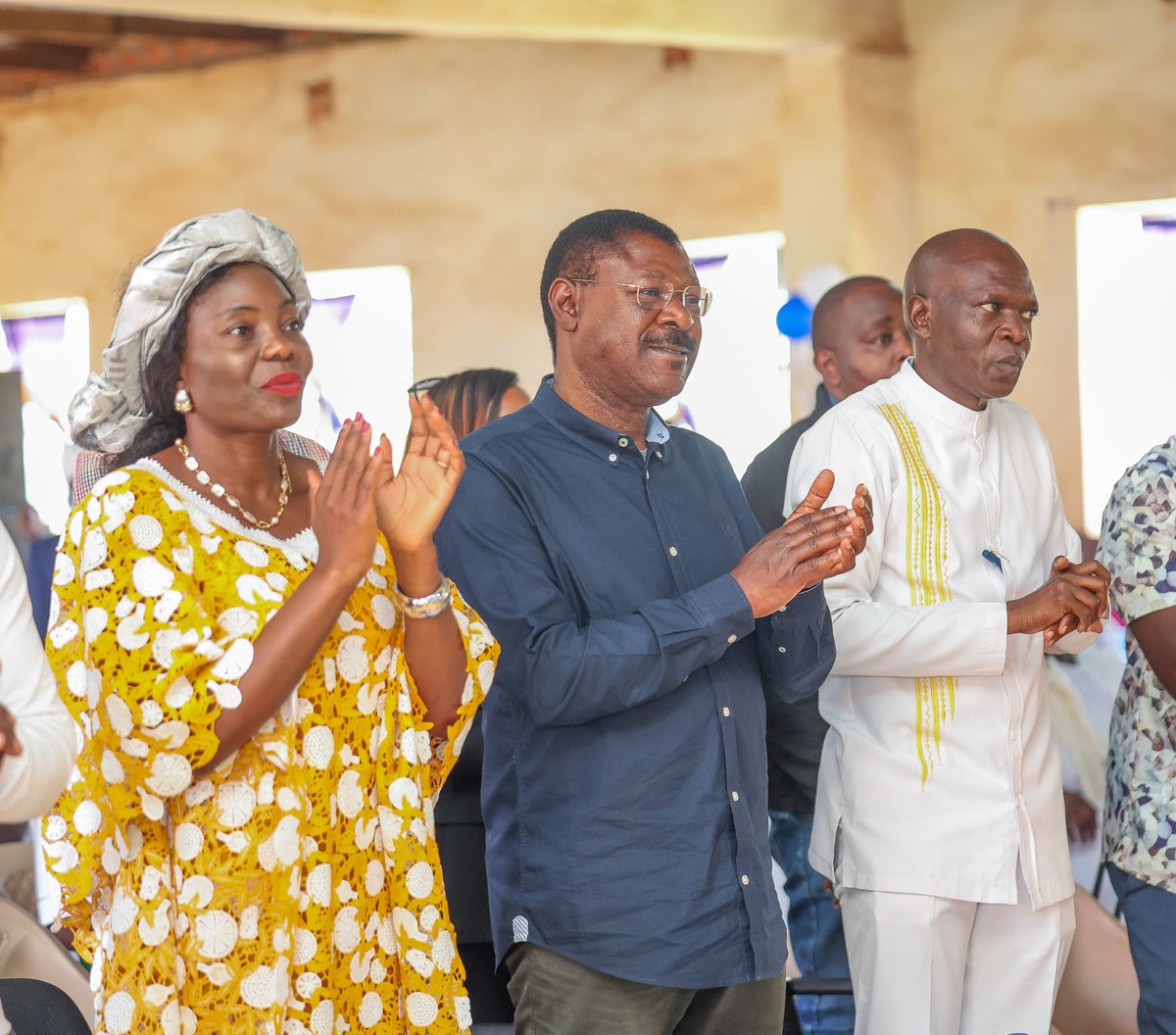HonWetangula's tweet image. I joined congregants at Chevaywa Friends Church in Lugari Constituency, Kakamega County, for a blessed Sunday service.
Later, I commisioned a new bus purchased by President H.E Dr William Ruto for the church's women organisation, the USFW.
I am accompanied by Busia County MP,…