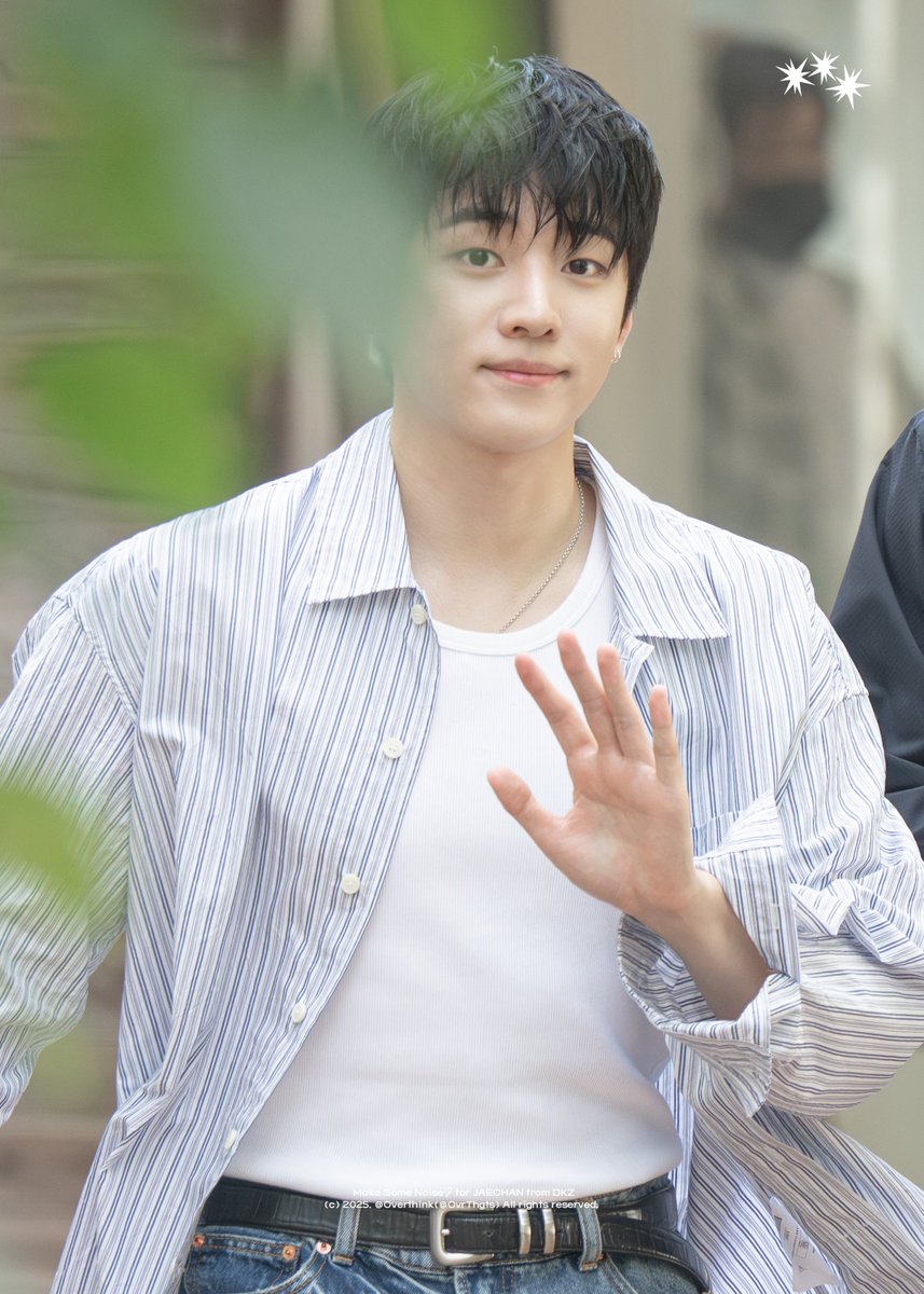 OvrThgts's tweet photo. 250720 위드뮤 티라운드

👋

#재찬 #박재찬 #JAECHAN #朴宰灿 https://t.co/zwjXEq9wjy