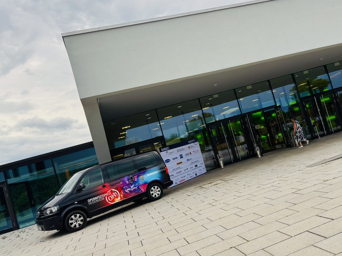 ManuelBrug's tweet image. Knackiges #quartettderkritiker @Musikkritiker über Barbaren + Politik @OH_festspiele #heidenheim über #verdi #Attila, dann überambitioniert videosatte, aber packende #matthiaspiro Regie aus dem #kratzer Stall mit starken Sängern, tollem Chor und 🔝 #cappellaaquileia @marcusbosch