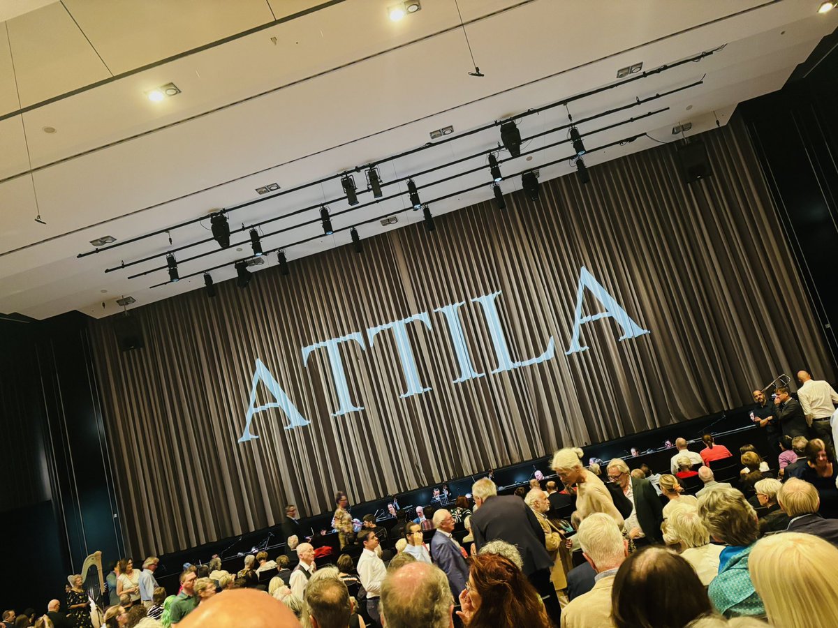 ManuelBrug's tweet image. Knackiges #quartettderkritiker @Musikkritiker über Barbaren + Politik @OH_festspiele #heidenheim über #verdi #Attila, dann überambitioniert videosatte, aber packende #matthiaspiro Regie aus dem #kratzer Stall mit starken Sängern, tollem Chor und 🔝 #cappellaaquileia @marcusbosch