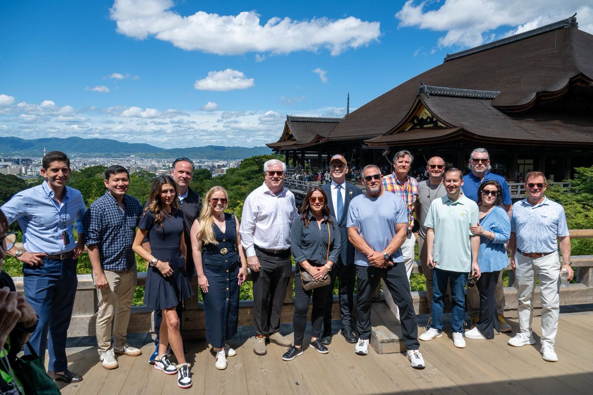 USAmbJapan's tweet image. From celebrating America’s vision of the future at @expo2025_japan yesterday to admiring Japan’s cultural past in Kyoto today. An unforgettable tour of some of the ancient capital’s historic — and stunning — temples with the 🇺🇸 Presidential Delegation. @SecScottBessent…