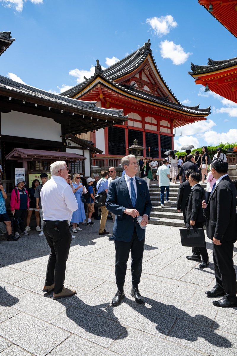 USAmbJapan's tweet image. From celebrating America’s vision of the future at @expo2025_japan yesterday to admiring Japan’s cultural past in Kyoto today. An unforgettable tour of some of the ancient capital’s historic — and stunning — temples with the 🇺🇸 Presidential Delegation. @SecScottBessent…