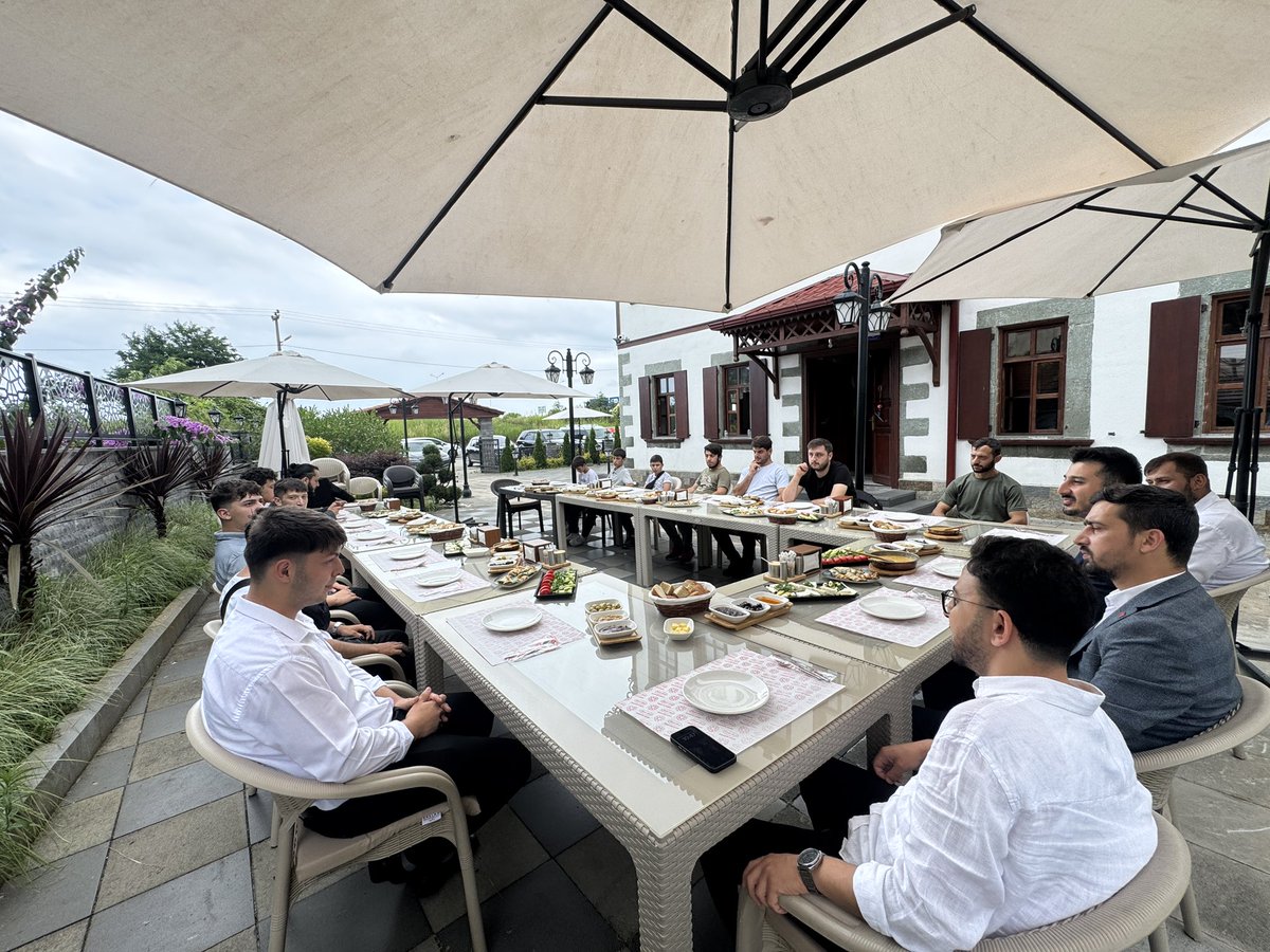Genel Merkez Gençlik Kolları Başkanımız Haldun Pekdemir, Sürmene Gençlik Kollarımız ile sabah kahvaltısında bir araya geldi.

🌿 Samimi sohbetler ve verimli istişarelerle geçen bu güzel buluşma için kıymetli başkanımıza teşekkür ediyoruz.