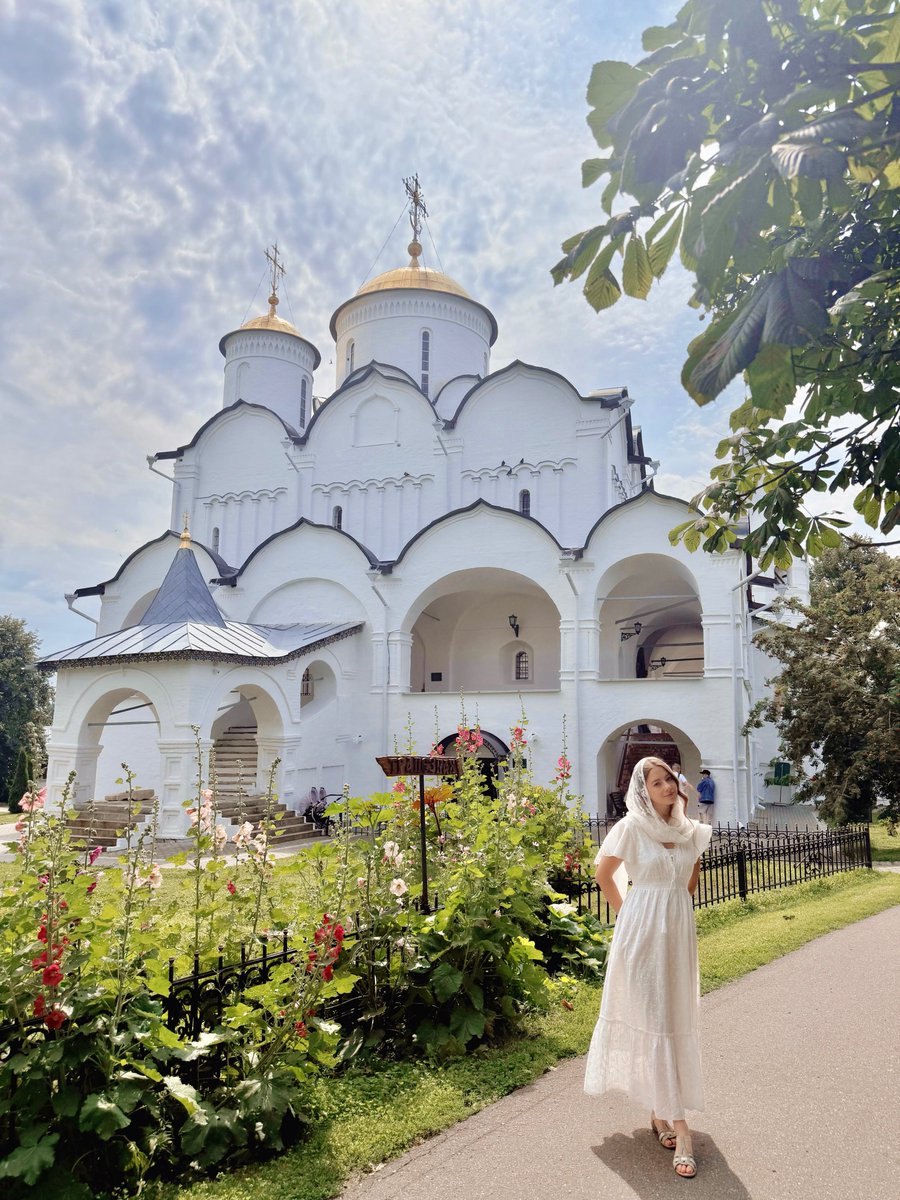 sashameetsrus's tweet image. Pokrovsky women’s convent 🕊️ Communists wanted to turn this church into a concert hall. Yet Russian faith refused to fade, even during the most turbulent chapters of history. 🙏🏼
