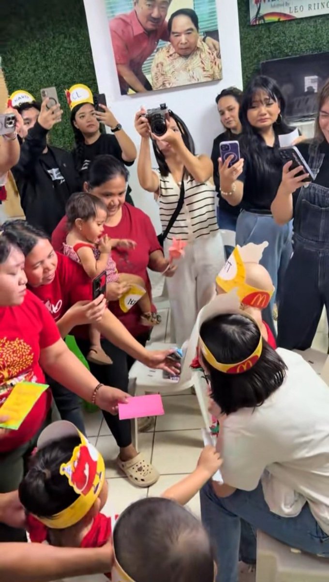 dailybarbs's tweet photo. Who's cutting onions?! 🥹

As someone na matagal nang involved sa child development work &amp; nagkaroon ng first-ever project for our own beneficiaries a year ago, tinamaan ako. It reminded me of why we do what we do. I knew I stanned the right person. Proud is an understatement 🫶🏻 https://t.co/ZyOdTpsq3B