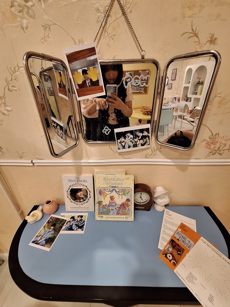 2 floor (biniz>.<♡)

#정빈아_편의점간식_골라줘 
#binimart #JUNGBIN #정빈
#POW #파우 #POW_GRID