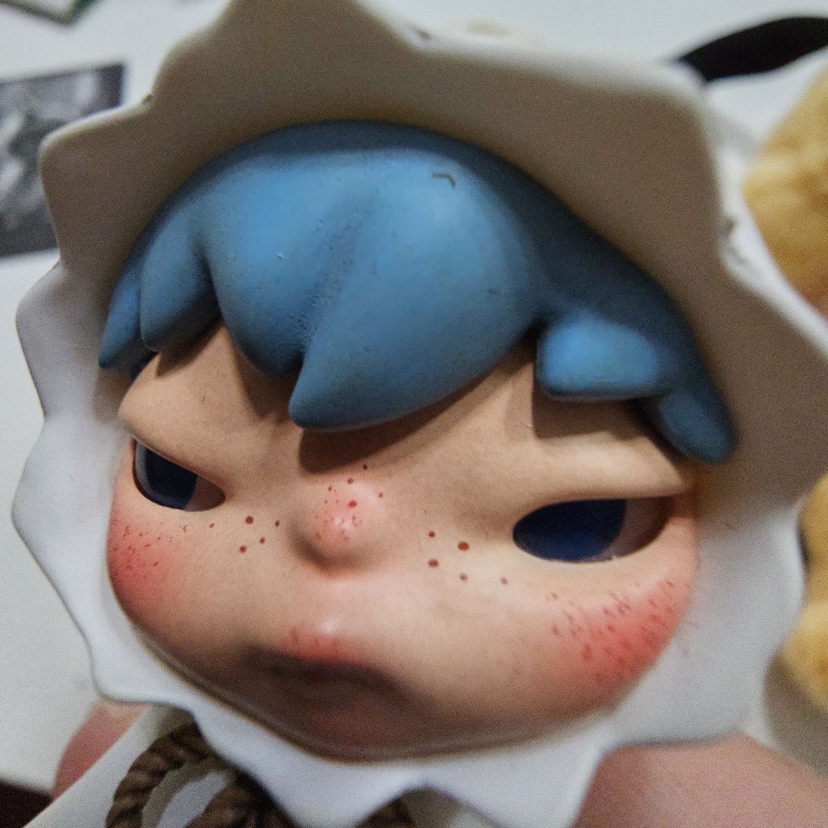 same  blue  hair,  same  serious  face, same  cuteness  overload 🦕