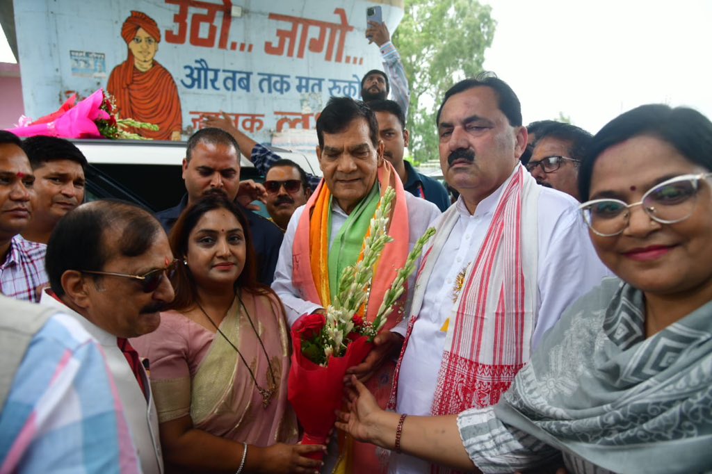 आज पीतल नगरी मुरादाबाद प्रवास पर आया।

मुरादाबाद पहुँचते ही में श्री विनोद अग्रवाल जी माननीय महापौर मुरादाबाद, श्री गिरीश भंडूला जी अध्यक्ष महानगर भाजपा, पदाधिकारियों, कार्यकर्ताओं शुभेच्छुओं व समर्थकों द्वारा उत्साह पूर्वक स्वागत-सम्मान किया  गया।

सबका हृदय से धन्यवाद।