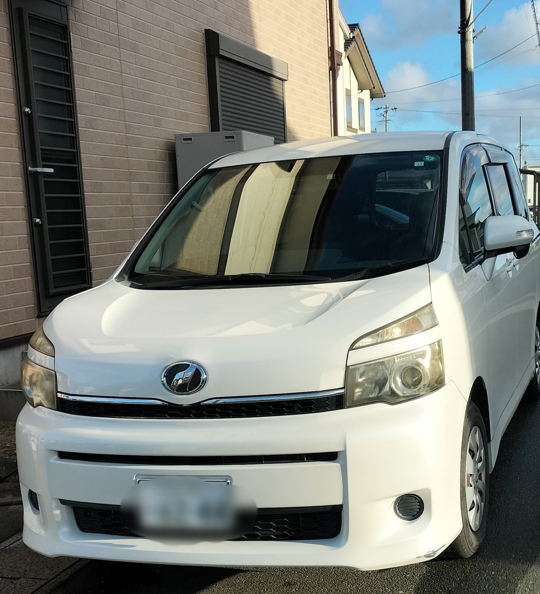 baaba2609's tweet image. 夕方になり、吹く風も心地よく
｢洗車しよう｣と思い立つ
車椅子のまま乗れるこの車は18年前に購入

当時は車の運転が好きだったが、今は好きではない

長男にボソッと言われた
｢オカン、運転下手になったじゃん｣

ガーン…😵‍💫💦

果たしていつまで運転するんだろう⁉️