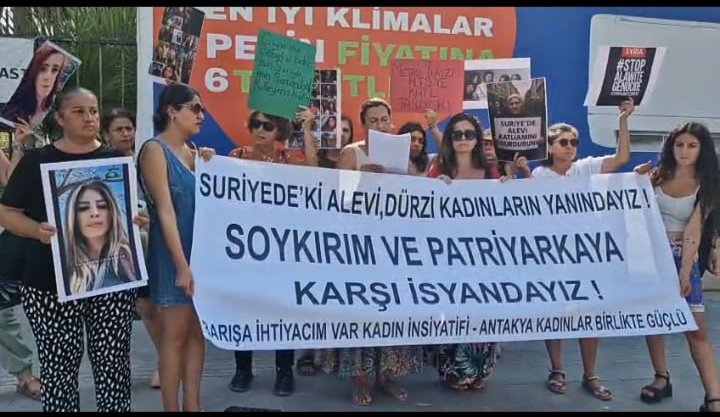 tip_hatay's tweet image. Barışa İhtiyacım Var Kadın İnsiyatifi'nin ülkemizde eş zamanlı gerçekleştirdiği basın açıklamalarının Hatay ayağında Antakya Kadınlar Birlikte Güçlü Kadın Platformu'nun TİP'li Kadınlar bileşeni olarak alandaydık.
Savaşa, kadın bedeni üzerinden güç elde etmeye çalışan patriarkal…
