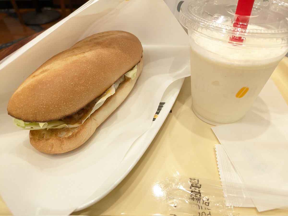 va_ttc's tweet image. 投票行った！
まぁいつも行ってるけれど…

ついでにお出かけしてみっふぃーおやつ堂に行ってきたんだけど、おやつもグッズも店も全部めちゃくちゃ可愛すぎる…！！

あと、帰りにふらっと入ったドトールで飲んだバナナシェイクが美味しすぎた！
どうやら店舗限定で、通常メニューじゃないらしい…？