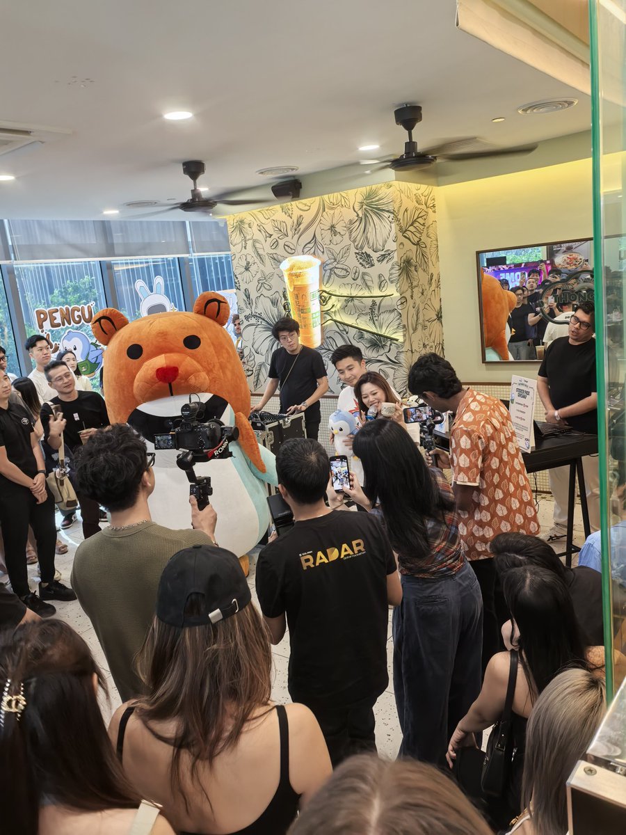 Dmeister00's tweet image. Malaysia Blockchain Week kicks off with a banging @pudgypenguins event!