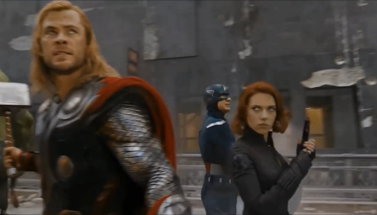 ALPHA16664895's tweet photo. #原作の隣に自分のコスを貼る 

アベンジャーズ、エイジ・オブ・ウルトロンの1シーン！✨

#スタジオチロズ 
#AVENGERScosplay #MARVEL https://t.co/OhWhXQLn0b